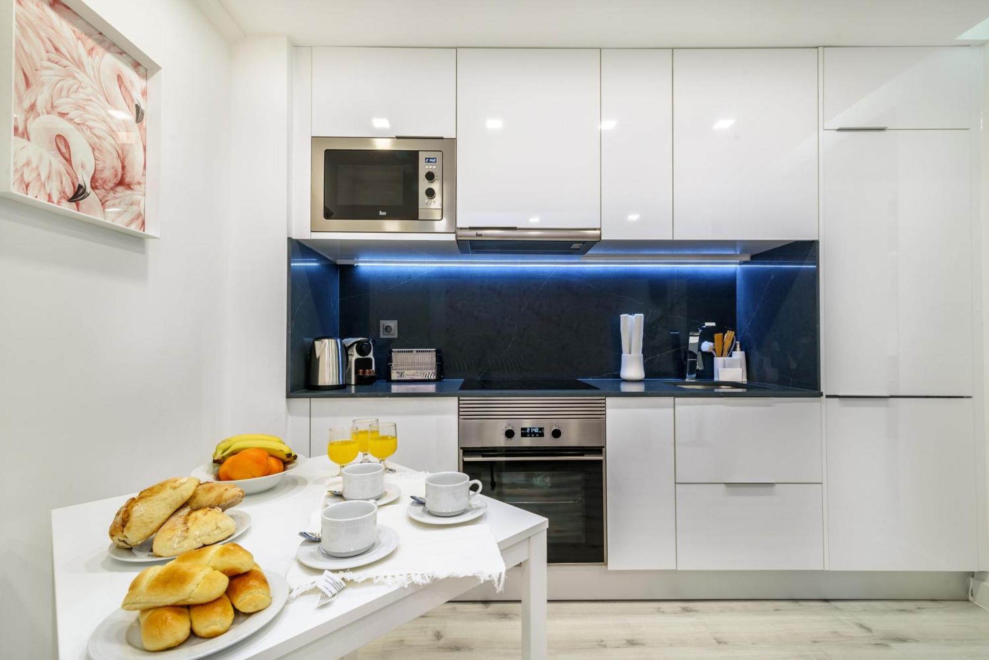 Whome City Chic Escape: Your Stylish Haven In Downtown Lisboa Екстериор снимка