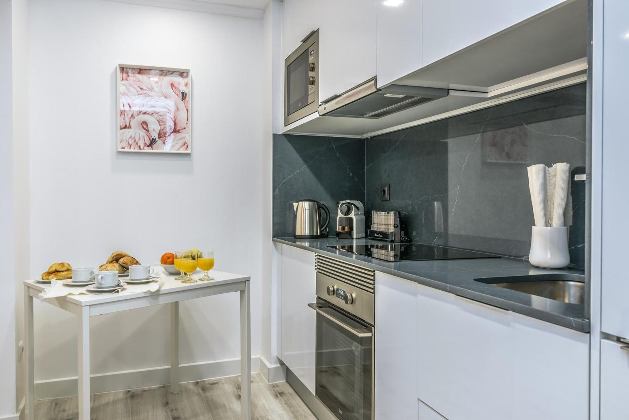 Whome City Chic Escape: Your Stylish Haven In Downtown Lisboa Екстериор снимка